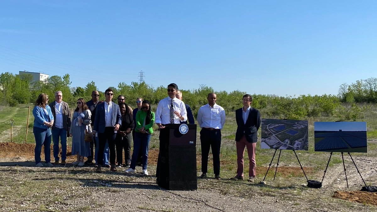 PoweraCleanOH's tweet photo. More clean, affordable energy is coming to Cincinnati! Congratulations to Mayor @AftabPureval, the @CityOfCincy, and the entire project team for breaking ground on the 10-MW Center Hill Solar Project. https://t.co/P7uerjvbtX