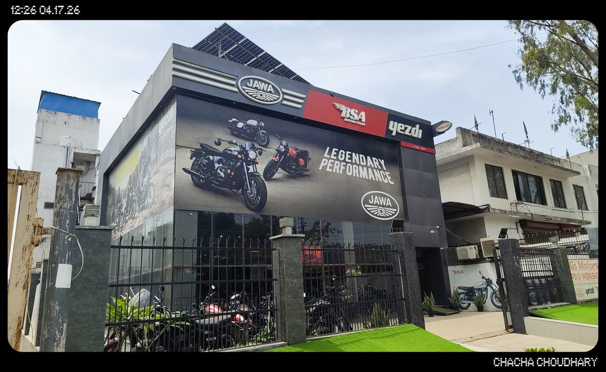 tejyuvapatrakar's tweet image. @jawamotorcycles @yezdiofficial
पिछले 3 महीने में सिर्फ 2 हफ्ते बाइक चलाई,
2 बार ठीक होने के बाद 2 बार पेट्रोल डलवाया और बाइक खराब, आधी टंकी से ज्यादा पेट्रोल पर सर्विस सेंटर बाइक पहुंची... और मुझे हर बार टैंक खाली मिला। @anandmahindra @reach_anupam #BadService #YezdiServiceFail