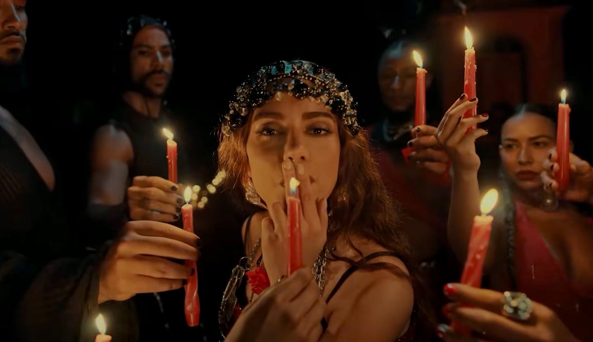 Fonte Anitta tweet media