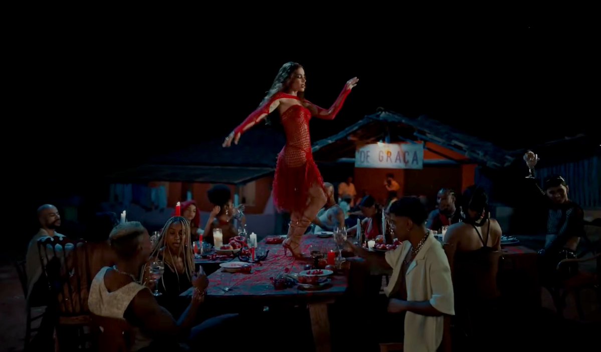 Fonte Anitta tweet media