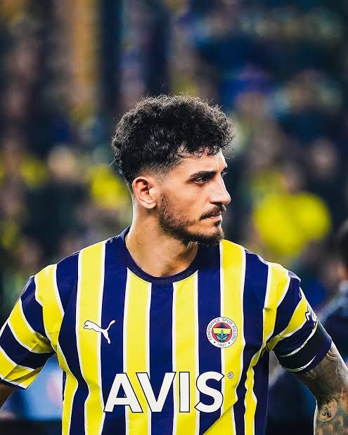 abc_nokta's tweet photo. Seni futbolcu diye milli takıma alan hocayı bu saatten sonra s.ksinler. Takımını satan ş.rfsiz!!! 
#montella
#FBvRİZ
#FBvÇRZ https://t.co/gFZCTWWbu2