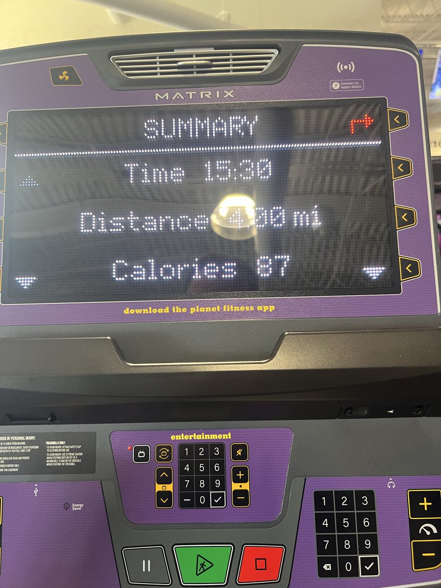 BlakeG62429772's tweet image. 3 weeks after knee surgery, I really missed the gym. Got on the matrix bike for 4 miles I feel it now but felt great. #recovery #gymtime