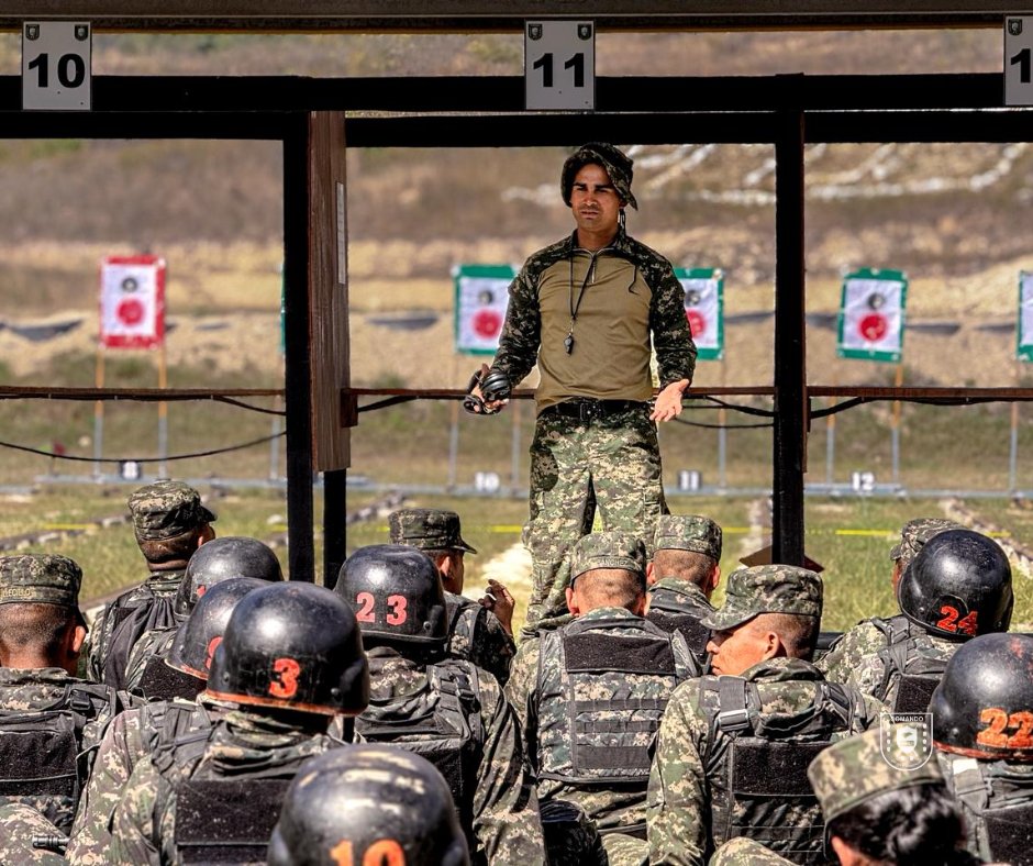 PMOPHN's tweet photo. #CursoPMOP24_2026 | Las @FFAAHN a través de la @PMOPHN (#ESCAPMOP), continúan con el proceso de adiestramiento de los aspirantes a Policía Militar, como parte de su formación integral.
Actualmente, los aspirantes desarrollan el módulo táctico, ejecutando ejercicios de nivel intermedio que incluyen transición de armas en movimiento y en posición estática, fortaleciendo sus habilidades operativas y capacidad de respuesta en diferentes escenarios.
#FFAAHN #PMOPHN