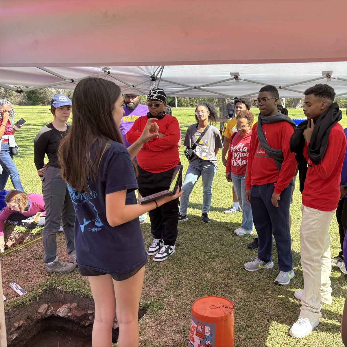 RiceAdmission's tweet photo. Isabella (Hanszen ‘26), who plans on pursuing a legal career, spent her spring weekends at the Varner-Hogg Plantation, uncovering artifacts that tell the stories of enslaved people.  https://t.co/kpHOhoivle https://t.co/5uBjL4puXH
