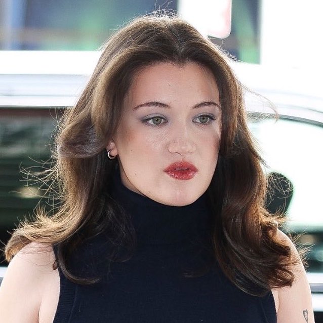 all these casting directors are IDIOTS bc wdym she hasn’t been casted in a vampire movie yet??