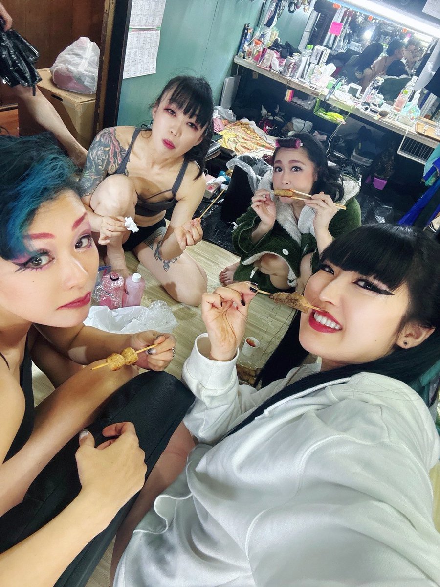 奇綺怪快 tweet media