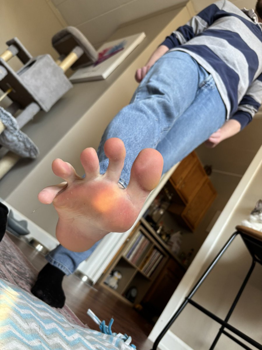 queerfootfella tweet media