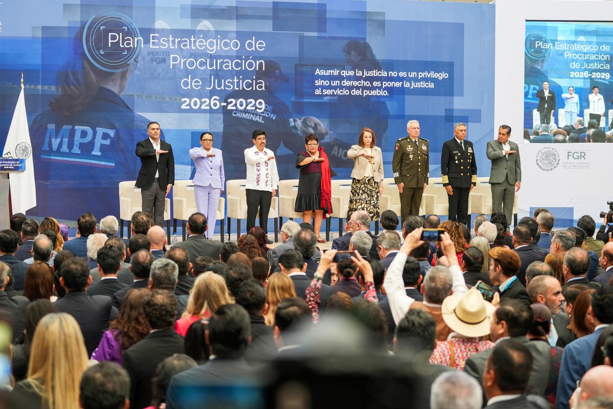 salomonj's tweet photo. Fortalecemos nuestro sistema de justicia con atención más cercana, ágil y transparente. ⚖️🙌🏽

Acompañamos la presentación del Plan Estratégico de Procuración de Justicia 2026-2029, una ruta de trabajo que pone en el centro a las víctimas, busca agilizar los procesos y garantizar un acceso más justo, cercano y eficiente para todas y todos.

Con este esfuerzo avanzamos en la construcción de una justicia más humana, que dé certeza y contribuya al bienestar de nuestras comunidades.