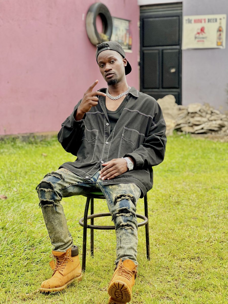 FrictionVanlee's tweet photo. Kabaka mu rap yenze 💪🔥 https://t.co/s3WVjNx3O1