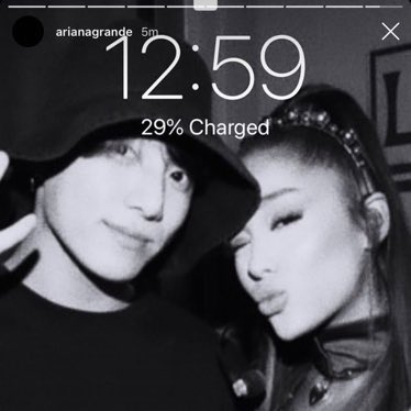 utopiasjk's tweet photo. me da mucha risa que jungkook literalmente es fan de ariana grande porque así les dice sailorfag a los jochis https://t.co/J09YjzaNhm
