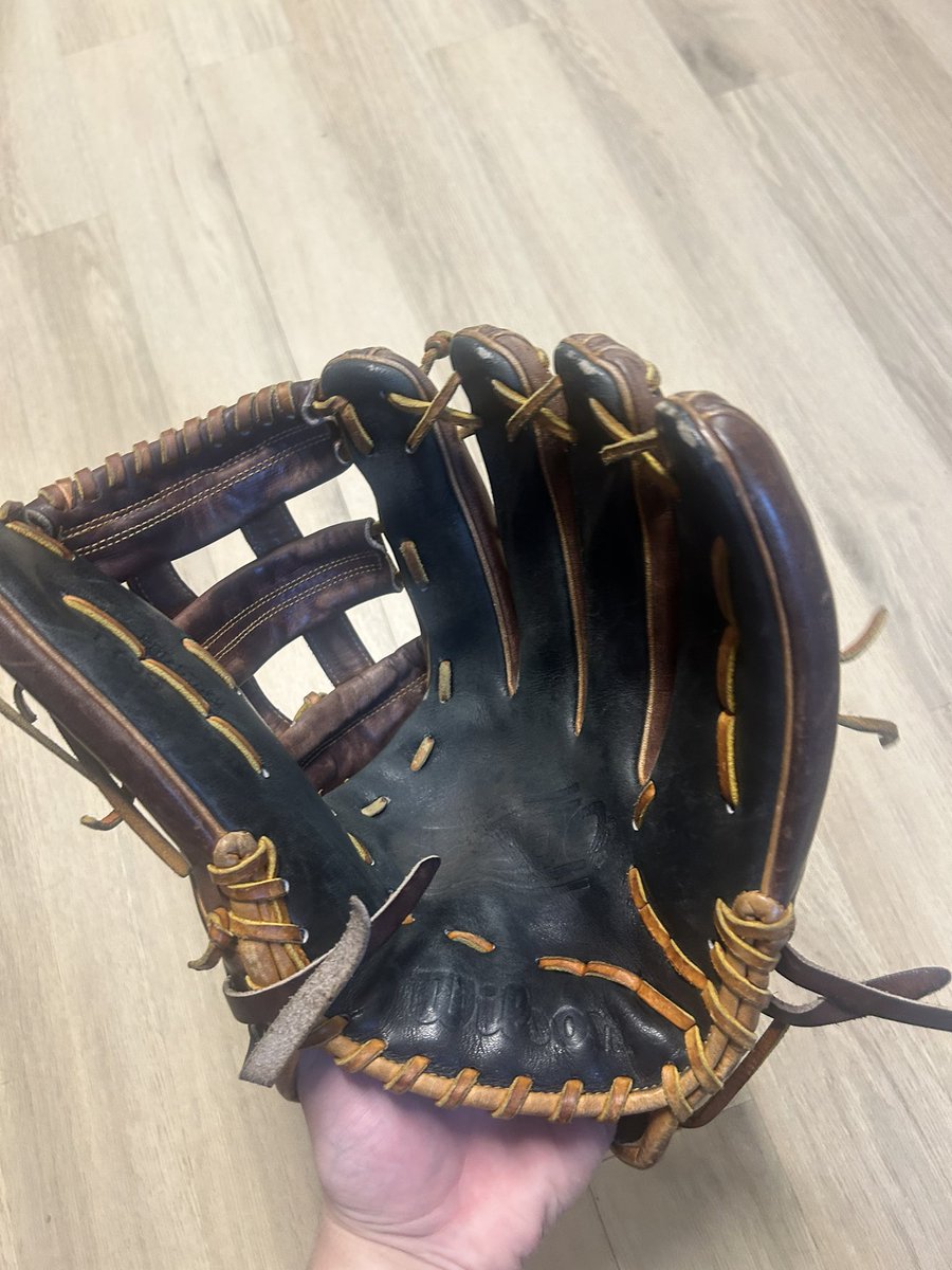 Thunder Butt Viktor tweet media