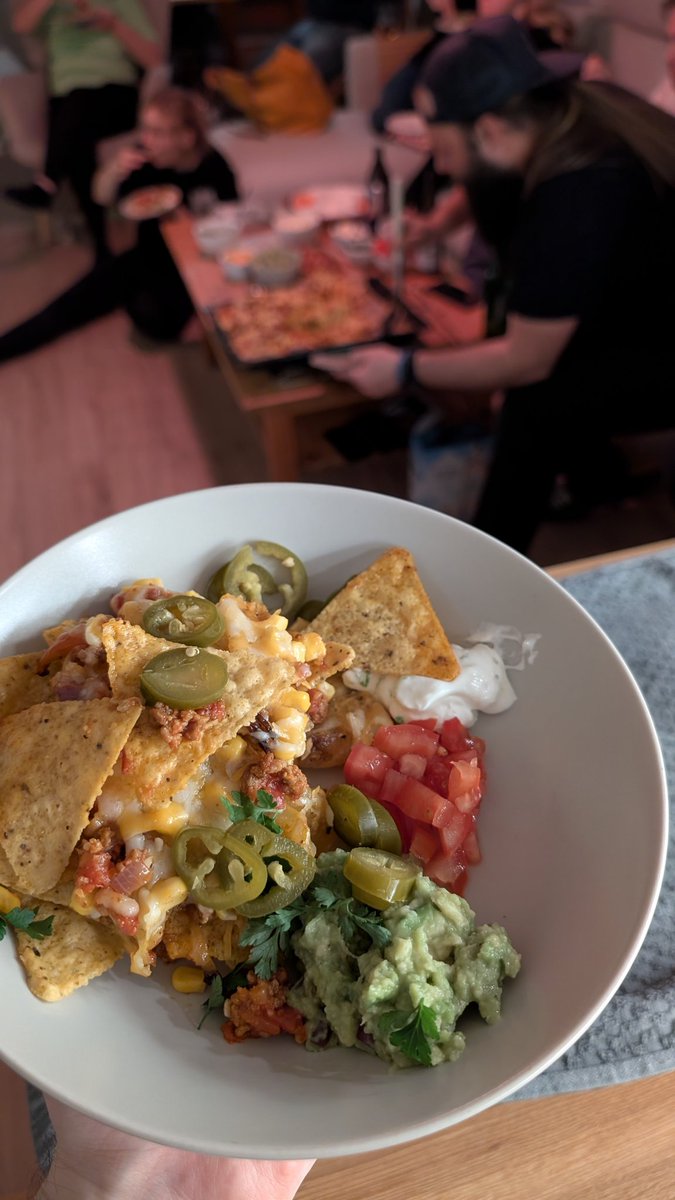 _Cahlu_'s tweet photo. White people One Sheet Nacho Bake night. https://t.co/W69pFAMHf0