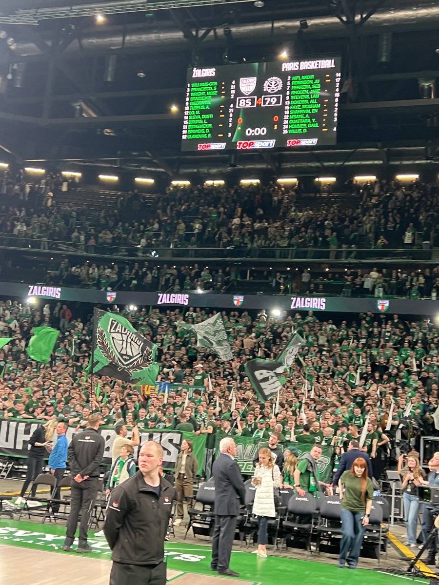 Žalgiris ar uzvaru pēdējā regulārās sezonas spēlē pārliecinoši iekļūst Eirolīgas izslēgšanās spēlēs.Apsveicu un lepojos par mūsu brāļiem Žalgira arēnā šādās spēlēs gūsti neticamu enerģiju.