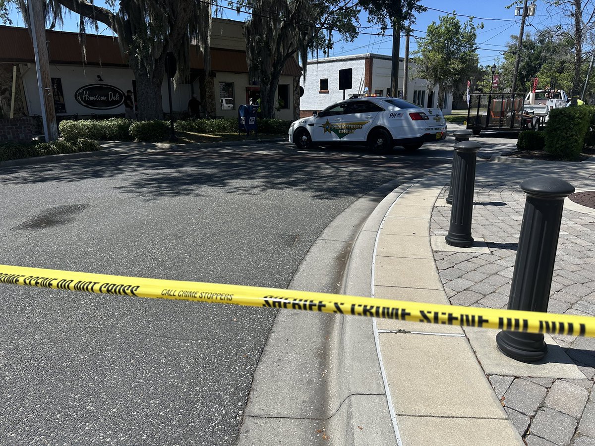 SarahBlazonis's tweet image. Crews are cleaning up outside Storm Distillery in #Inverness after an explosion and fire this morning. @SheriffCitrus says it happened at about 10:41, and three people were injured. All were taken to area hospitals, with one in serious condition flown out by helicopter. @BN9