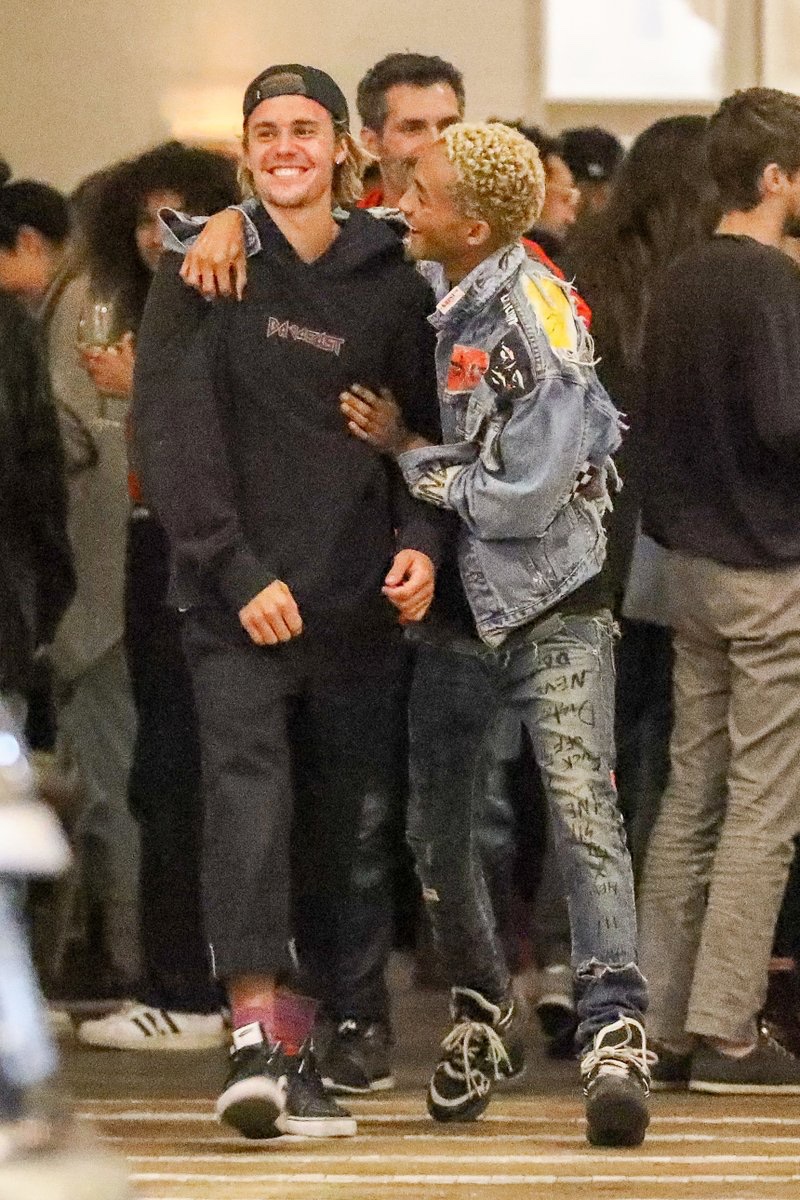 JDBieberDumps's tweet photo. Justin Bieber and Jaden Smith at a birthday party at Cafe Gratitude in Beverly Hills, California 
(April 18, 2018) https://t.co/wXIPDN99AN