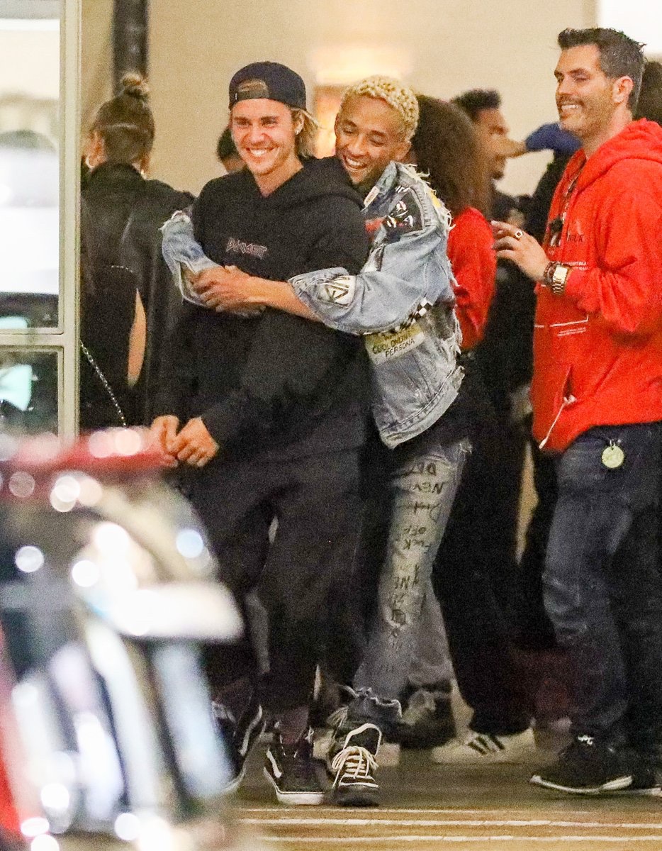 JDBieberDumps's tweet photo. Justin Bieber and Jaden Smith at a birthday party at Cafe Gratitude in Beverly Hills, California 
(April 18, 2018) https://t.co/wXIPDN99AN