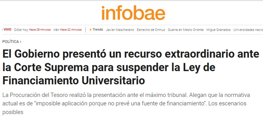 Juli_Strada's tweet photo. El Gobierno no quiere cumplir una ley que INSISTIMOS 2 VECES y con más de dos tercios del Congreso

En diciembre de 2025, el Juzgado Contencioso Administrativo Federal N.º 5 dictó una medida cautelar que ordenó cumplir con los artículos 5 y 6 de la Ley de Financiamiento Universitario (N.º 27.795), tras la decisión del Poder Ejecutivo de no aplicarla.

Hoy venció el plazo para acatar la medida, pero en su lugar el Gobierno de Milei optó por apelarla y trasladar la definición a la Corte Suprema.

Desde la asunción de Javier Milei hasta marzo 2026, los salarios del personal docente y no docente universitario registran una pérdida de poder adquisitivo del 33,7%. La ley establece una recomposición a septiembre de 2025 del poder adquisitivo perdido desde noviembre de 2023, junto con actualizaciones posteriores no inferiores a la inflación publicada por el INDEC.

En cambio, el proyecto del Gobierno propuso en febrero un aumento de apenas 12,3% (tres cuotas de 4,1% a pagar en mar-26, jun-26 y sep-26), ignorando deliberadamente todo el ajuste realizado desde noviembre 2023.

Mirá el gráfico: la comparación entre lo que votamos y el ajuste de Milei es muy clara