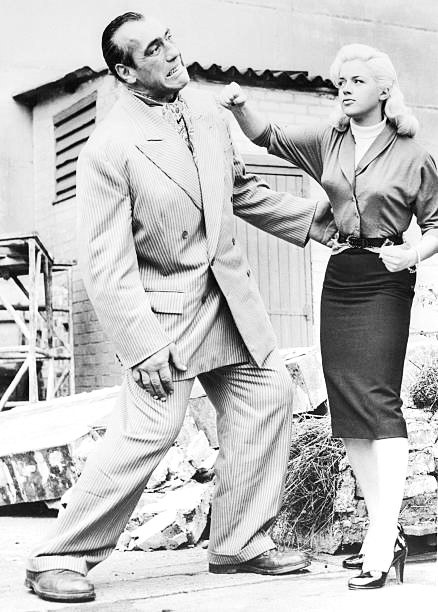 HVYWeightHeroes's tweet image. Actress and singer Diana Dors practices her lead right on former world champ and star wrestler Primo Carnera during the production of the film "A Kid For Two Farthings" in 1955. Carnera played the part of wrestler "Python Macklin." #Heavyweight #History #Boxing #Movies