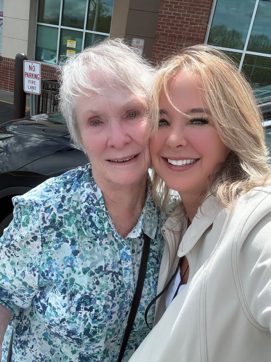 Gretchen Smith tweet media