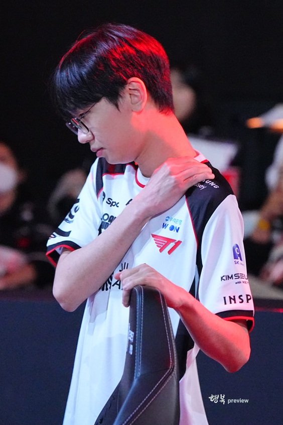 happiness_FD's tweet photo. 260417 LCK R1 T1 vs DK
📸 preview 🐿👍

난 무조건 도란 편, 끝까지 도란!
다음 ��기는 후회 없이!

#T1 #도란 #doran #최현준 https://t.co/Kd8WXKy72H