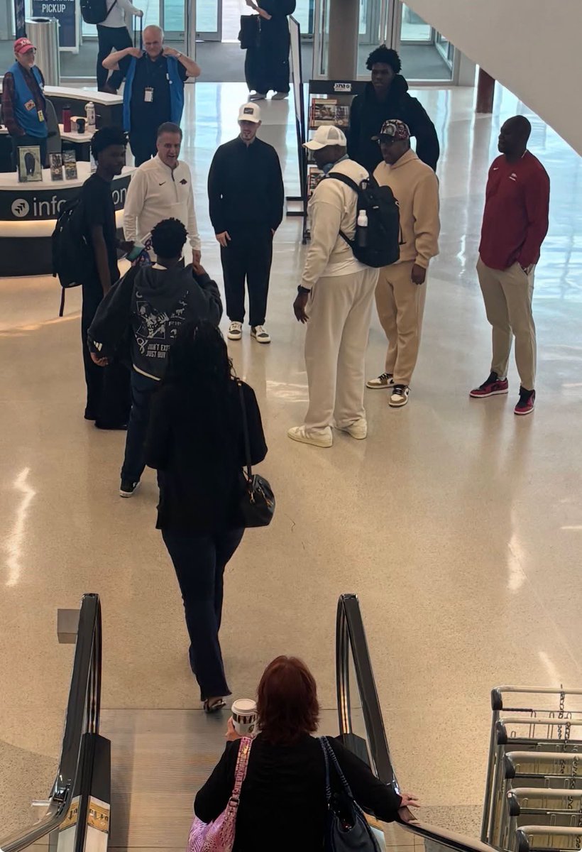 SkoooHogs tweet media