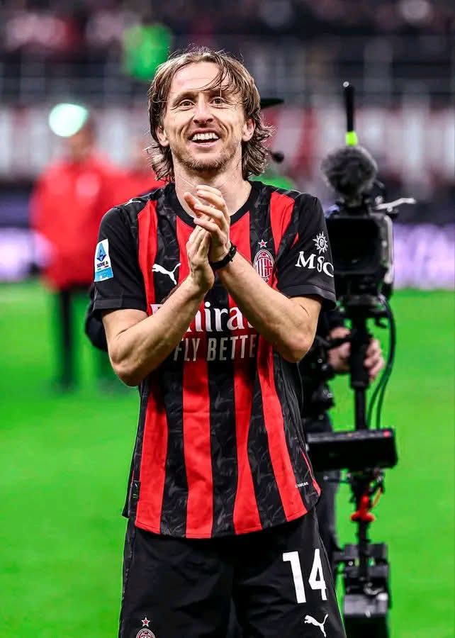 UmSportChannel's tweet photo. Rahotanni sun bayyana cewa Luka Modrić ya gindaya sharudda uku ga AC Milan kafin ya sabunta kwantiraginsa wanda zai ƙare a watan Yuni, gabanin gasar kofin duniya: https://t.co/OG2ZyuwfNz