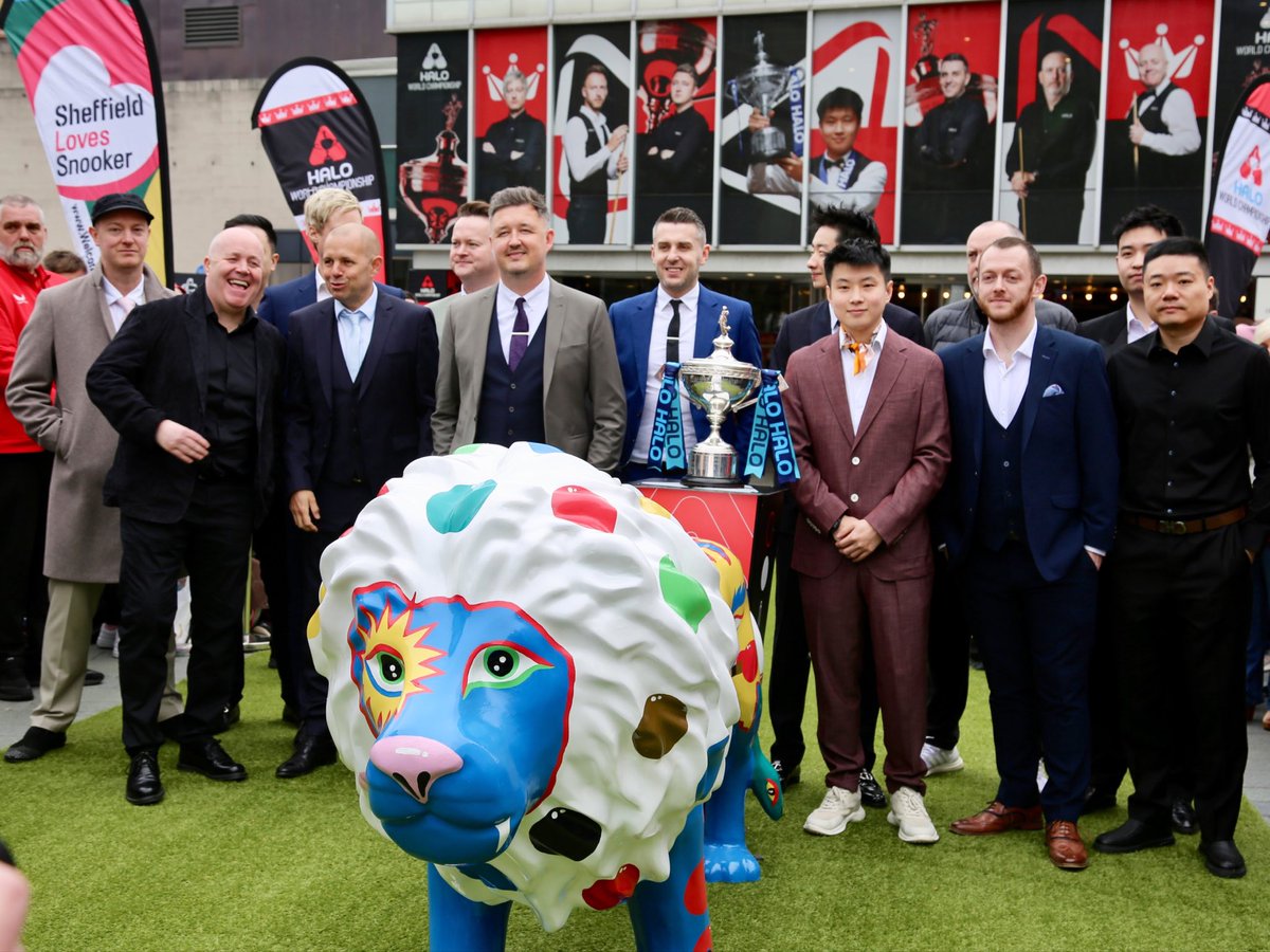 steelcitysnaps's tweet photo. was nice to see a @POY_Trail lion join the players outside the @crucibletheatre! The beautiful sculpture was painted by @lisaohaha for this summer’s @SheffChildrens Hospital Charity trail 🦁 #Sheffield https://t.co/rOl0kNYN43