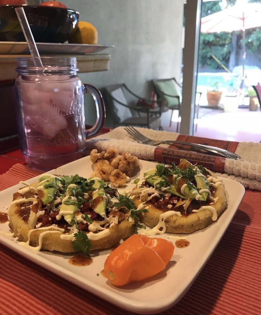 SantosJlorenzo's tweet image. I Made Some Homemade Chicken Chorizo Sopes For Lunch 🥗 

🏡 🧑🏽‍🍳🥑 🌿🧀 🍗🥤🍴🫘🌶️ 

#Time2Eat 😋 
#LunchTime 🍽️ 
#HappyFriday 🗓️