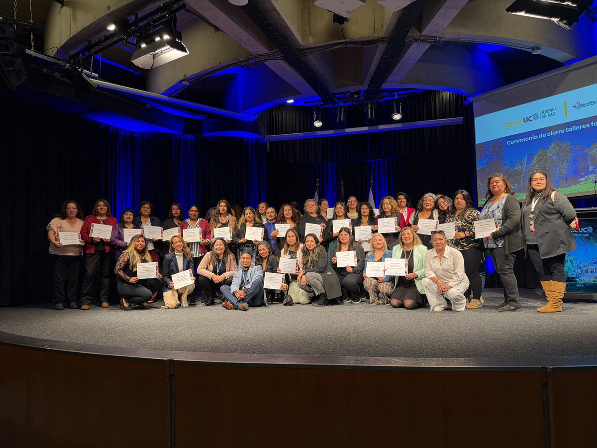 📌 80 mujeres del Programa Mujeres Jefas de Hogar de SernamEG, ejecutado por Muni Viña del Mar en 2025 celebran hoy un gran logro 💪✨

Fueron certificadas gracias al trabajo colaborativo con Duoc UC. Seguimos impulsando el desarrollo y empoderamiento de más mujeres.✔️