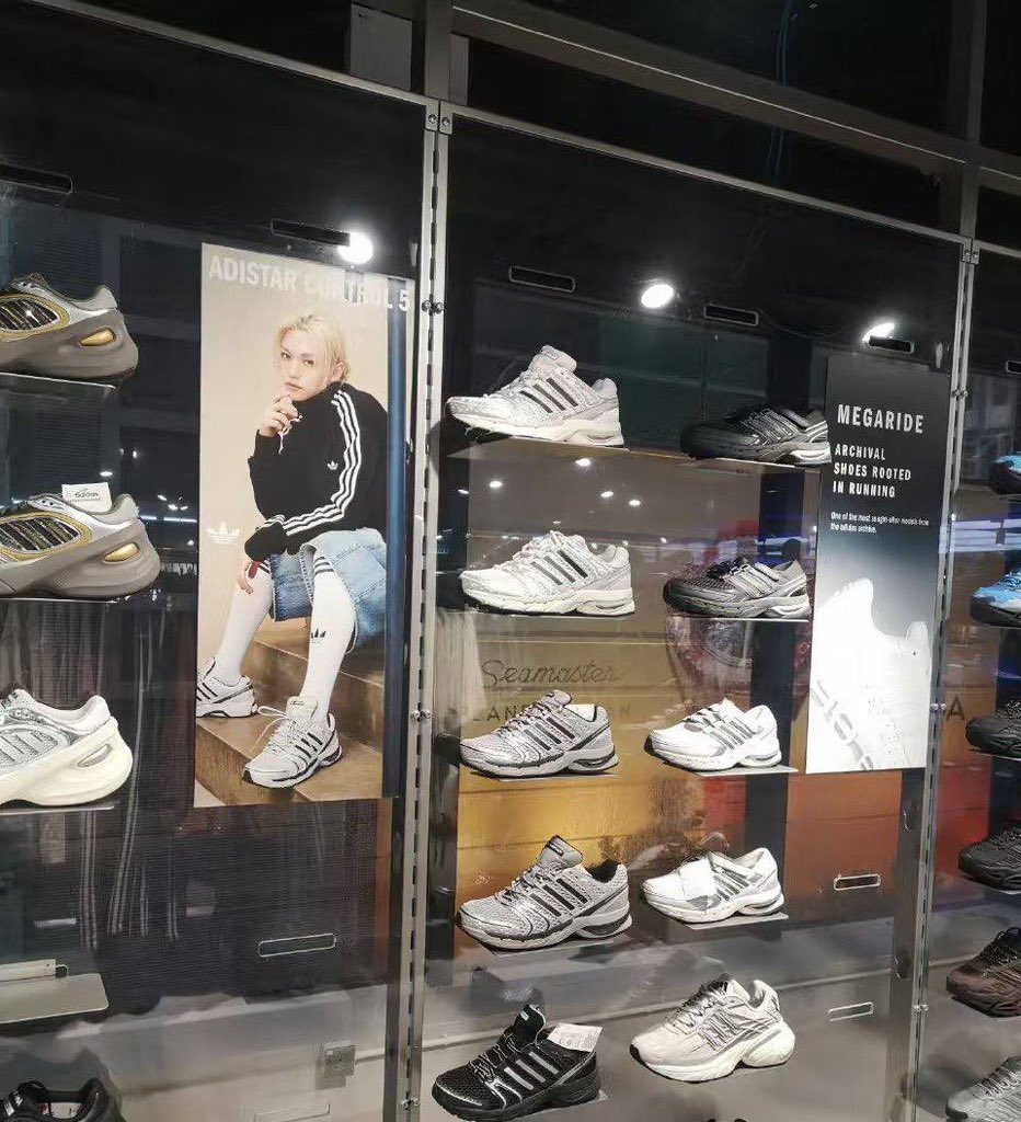 ArabFelixx_915's tweet photo. •260417||
—اعلان حملة ليكس لـ Adidas في متجر اديداس في هونغ كونغ🙂‍↕️🖤!

#FELIXxAdidas
#Felix #필릭스 https://t.co/P5rk9t0SZ3