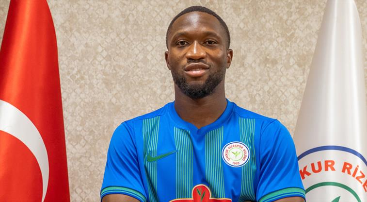 YellowRedReport's tweet photo. Çaykur Rizespor'un Malili stoperi Modibo Sagnan, Süper Lig kariyerindeki ilk golünü 90+9. dakikada Fenerbahçe'ye attı. https://t.co/w8q1AVSWla