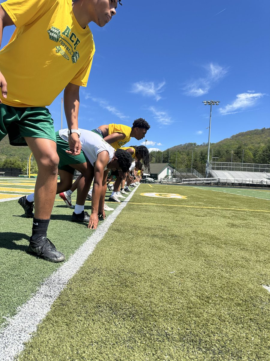 ACR_Football's tweet photo. Dialed into the details.
BEHIND THE LINE- NOT ON IT- NOT BEYOND IT!
#ACReynoldsFootball #RPI #BackToTheStandard https://t.co/nHarcspLG2
