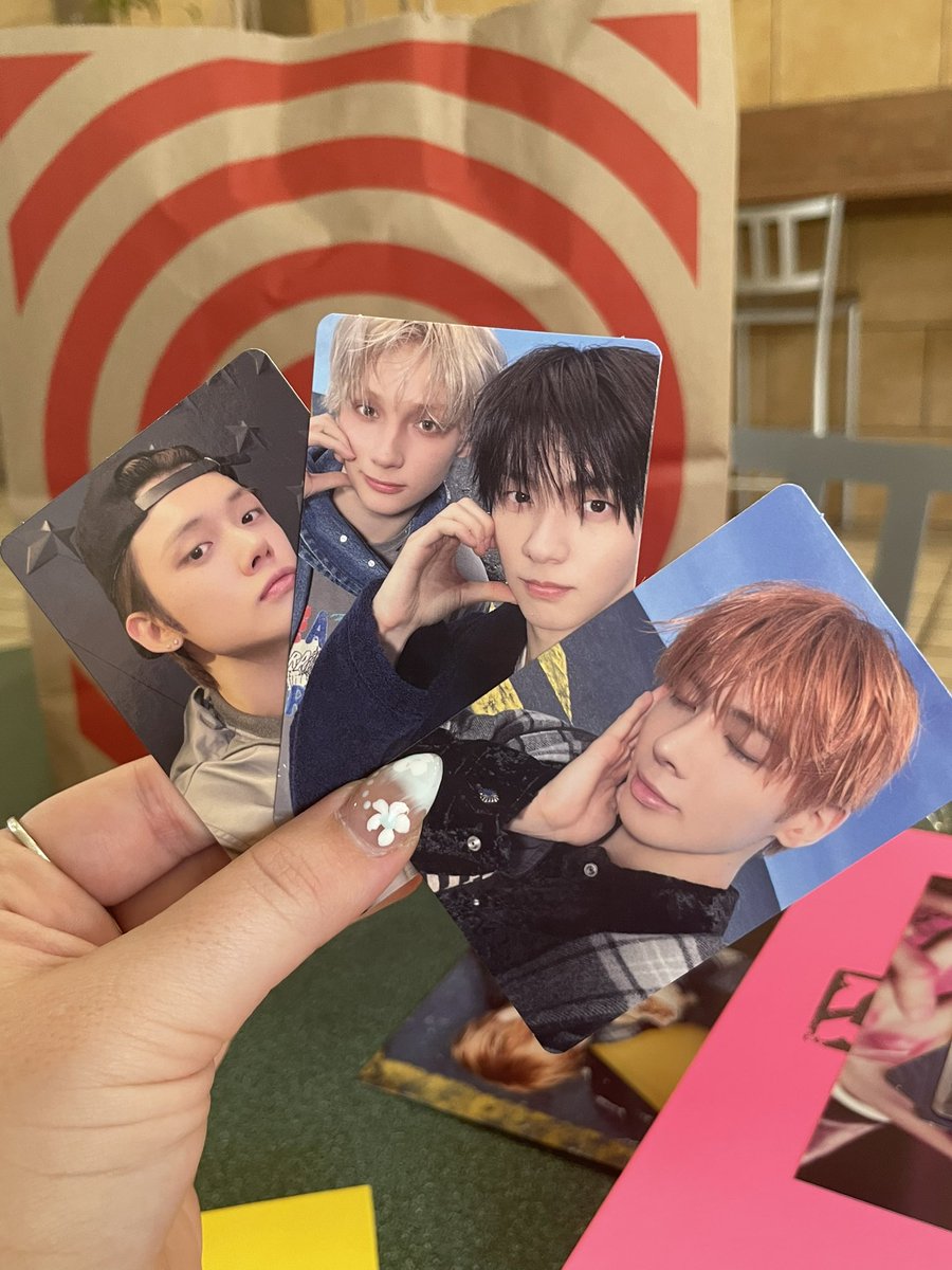 azuhyuka's tweet photo. TXT 7TH YEAR HUNGER TARGET EXCLUSIVE YALL THESE PULLS THE YEONJUN PC THE SOOKAI PC TERRY WHAT THE FUCK #TOMORROWXTOGETHER #TXT #TXT_7thYEAR #TXT_Hunger https://t.co/6adqDCr1lI