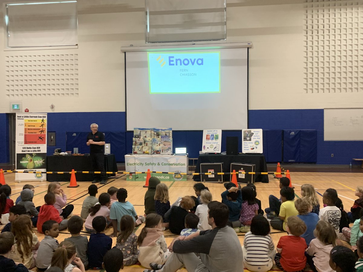 ElectricitySaf1's tweet image. Fern and @enovapower had an electrifying day ⚡ at @WestmountWRDSB!
Students and staff learned how to stay safe with electricity through real-life stories and hands-on experiments… and yes, the excitement was glowing!
#ElectricitySafety #HandsOnLearning #STEM #SchoolFun