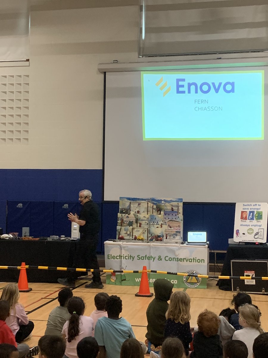 ElectricitySaf1's tweet image. Fern and @enovapower had an electrifying day ⚡ at @WestmountWRDSB!
Students and staff learned how to stay safe with electricity through real-life stories and hands-on experiments… and yes, the excitement was glowing!
#ElectricitySafety #HandsOnLearning #STEM #SchoolFun