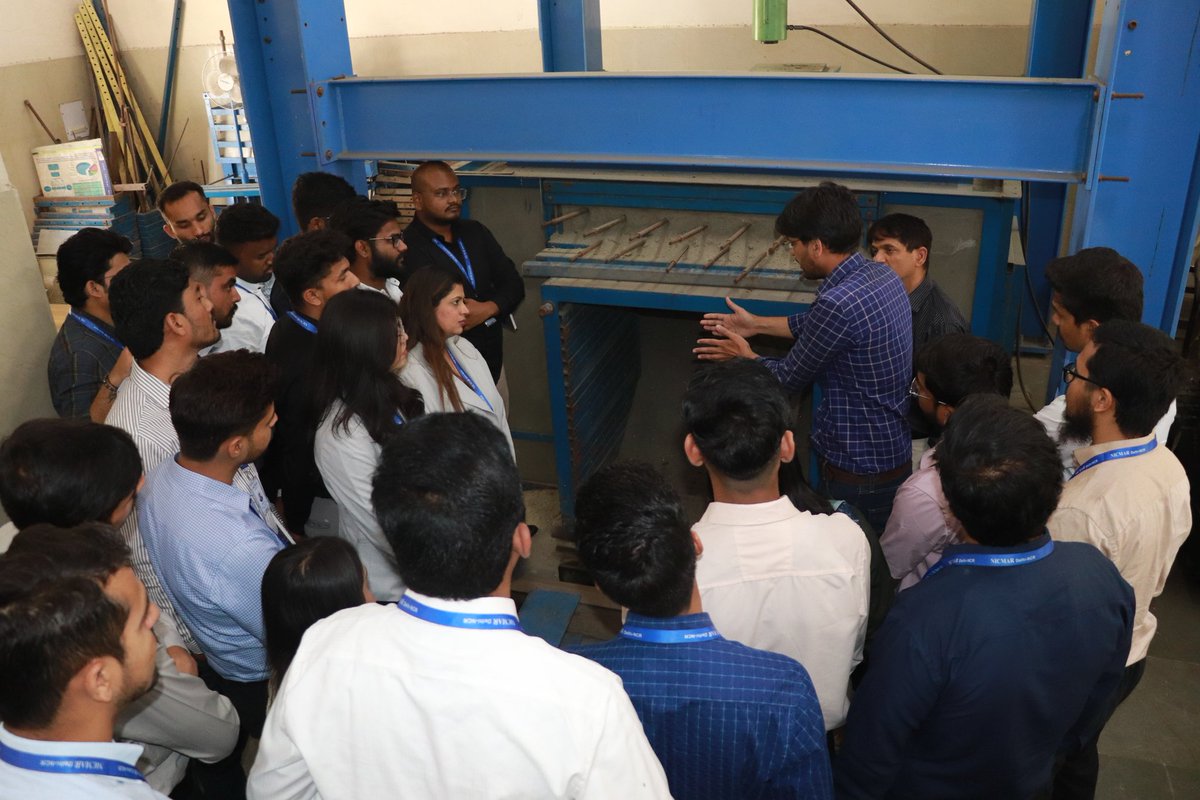 CSIRCRRI's tweet image. NICMAR दिल्ली-NCR के PGD कंस्ट्रक्शन मैनेजमेंट छात्रों ने कल @CSIRCRRI का दौरा किया। वैज्ञानिकों और तकनीकी विशेषज्ञों के साथ इस संवाद ने छात्रों को इंडस्ट्री की नई तकनीकों और रिसर्च को समझने का बेहतरीन अवसर दिया।
#NICMARDelhi #CSIR #ConstructionResearch #IndustrialVisit