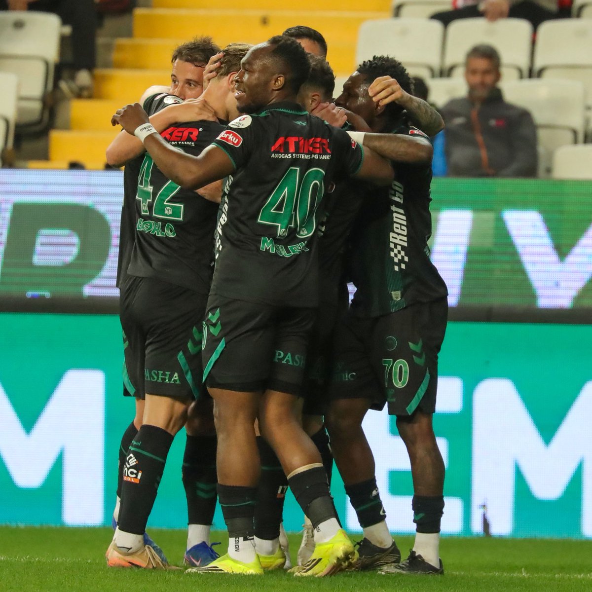 konyaspor's tweet photo. KONYASPOR 💚🤍💪 https://t.co/1JnClAPpIr