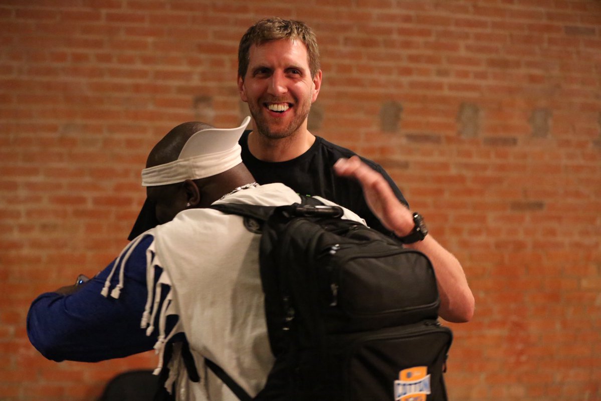 bigtallrob's tweet image. S/O to the most humble NBA Champion on the planet! OTD in 2018 Dirk surprised my Mom with a video tribute that I will cherish forever! She still smile big when I bring it up! One of a million memories I’ve shared with my Mavs 🐐! 📸 Stevallica #Dirk #ThankYou