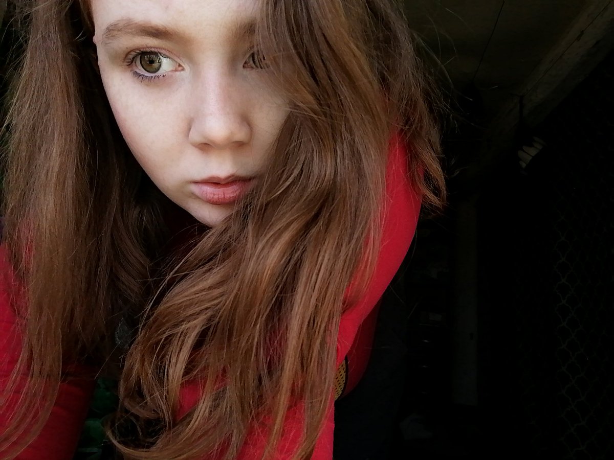 забавница tweet media