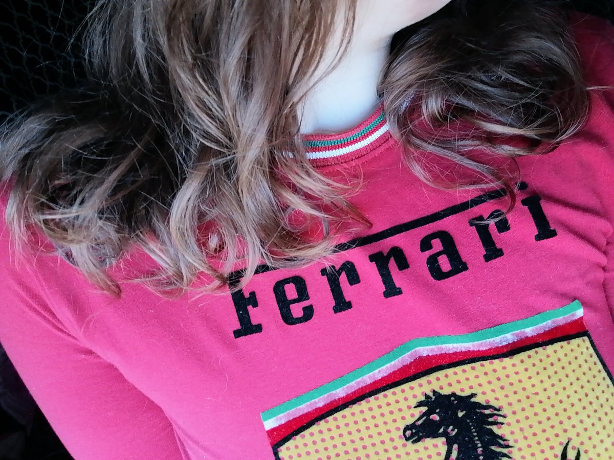 забавница tweet media