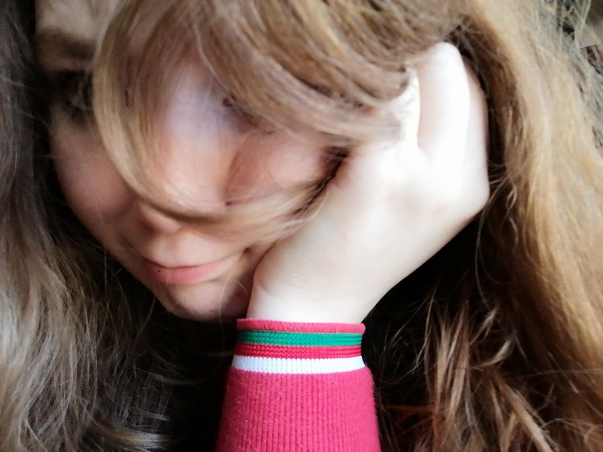 забавница tweet media