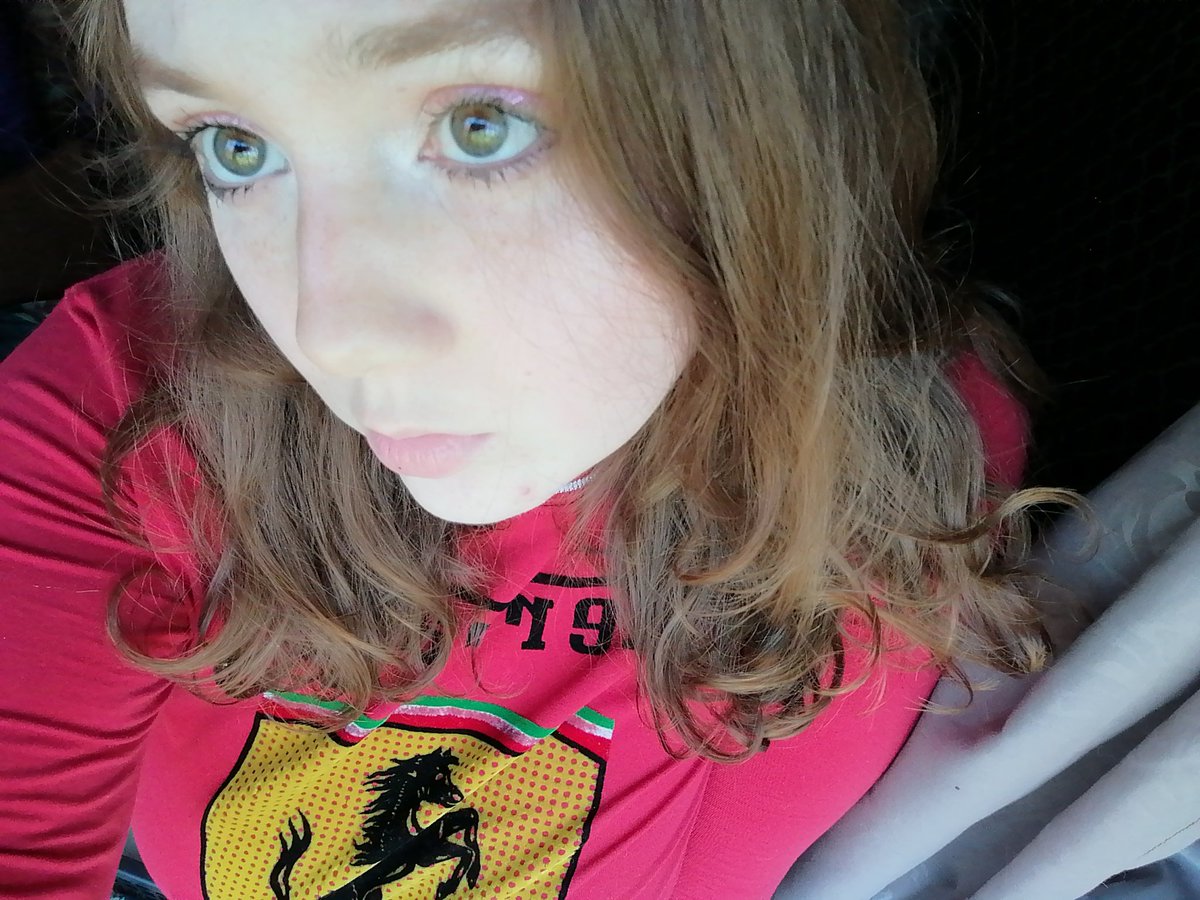 забавница tweet media