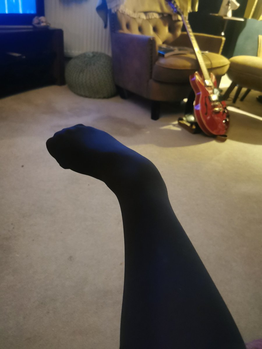 PenPendragon's tweet image. Wonky foot #FridayFeeling