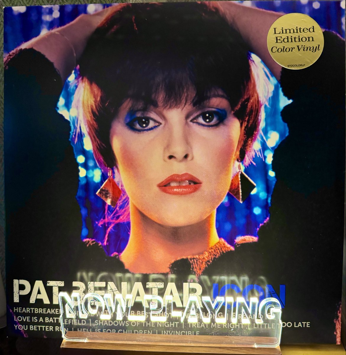 RecordCollect10's tweet image. #NewAddition to the #RecordCollection &amp;amp; #NowPlaying this superb 11 track best-of from @officialbenatar on stunning blue #vinyl