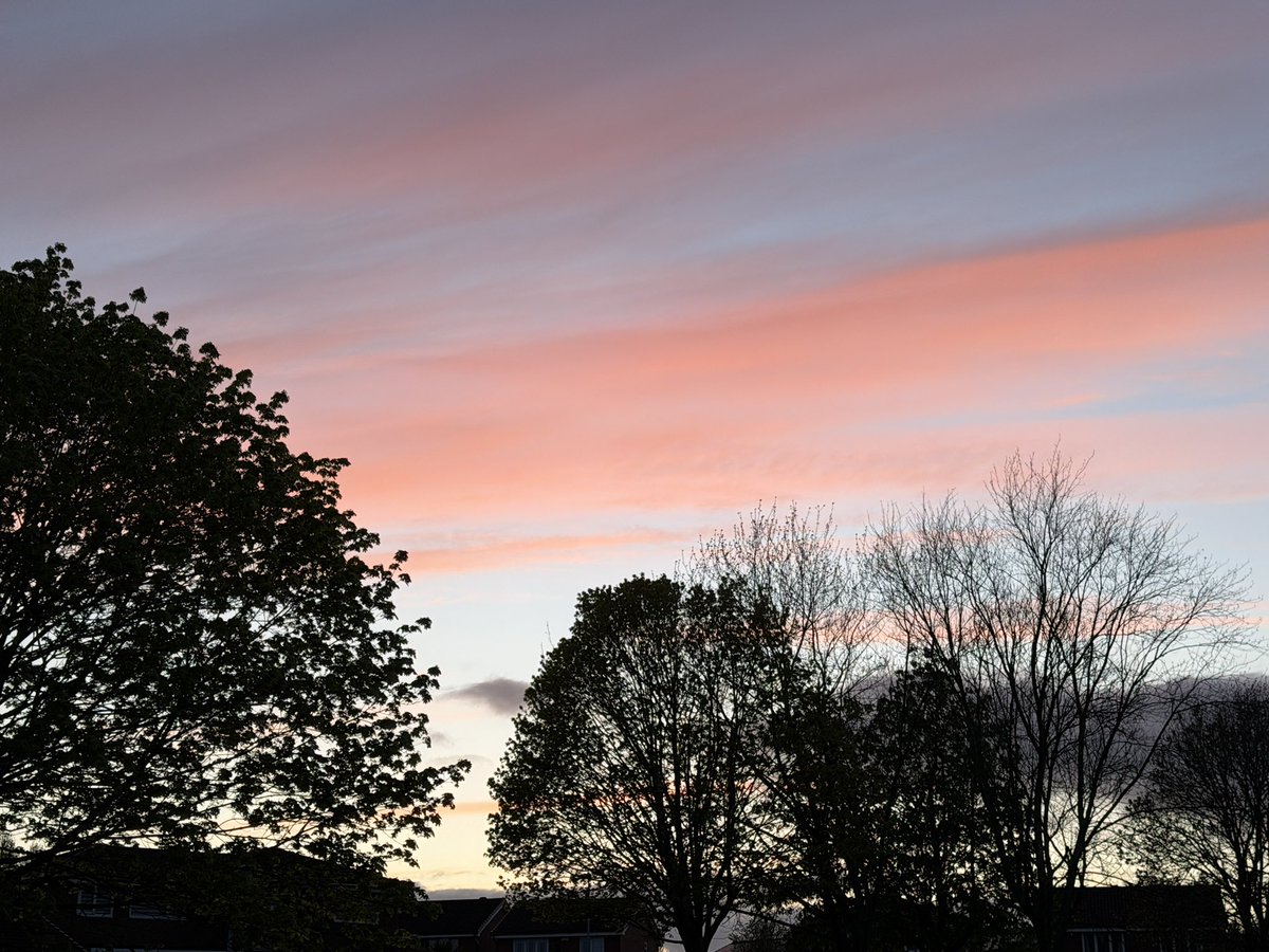 ManelRoura's tweet image. Perfect start of the weekend with a lovely #sunset #Priorslee #Telford