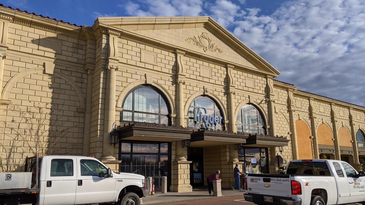 whodey30601's tweet photo. A fitting comparison when you take into account that Buckingham Palace took inspiration from the Kroger in Madison, Mississippi https://t.co/68zVoxN7Gr