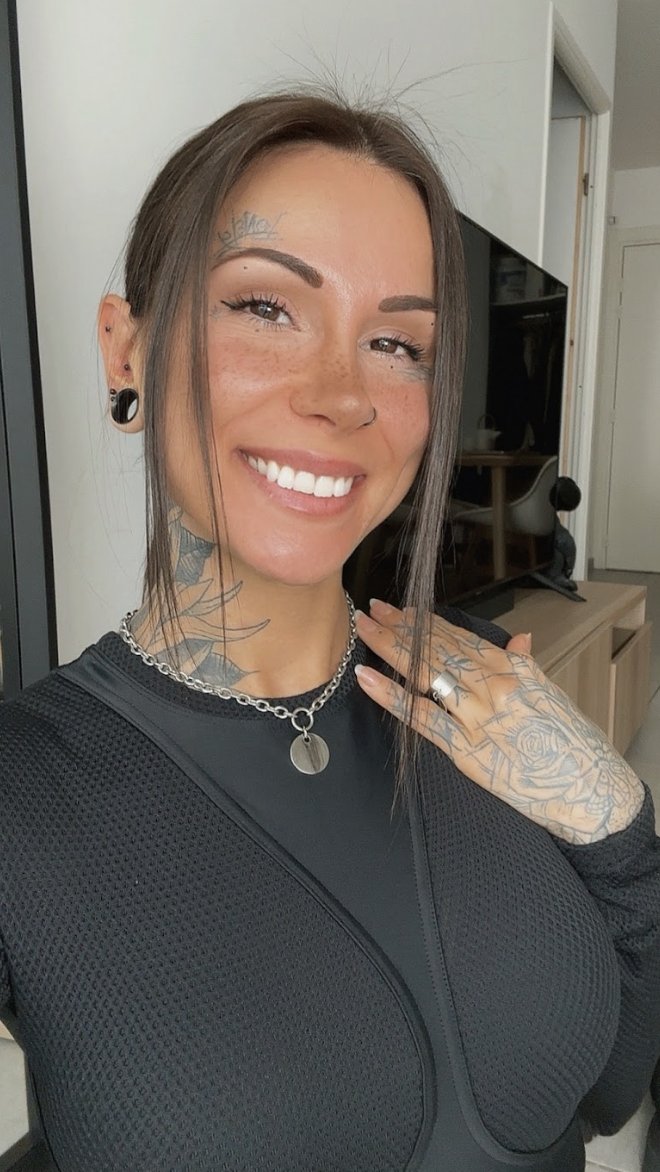 Lara ✨ tweet media