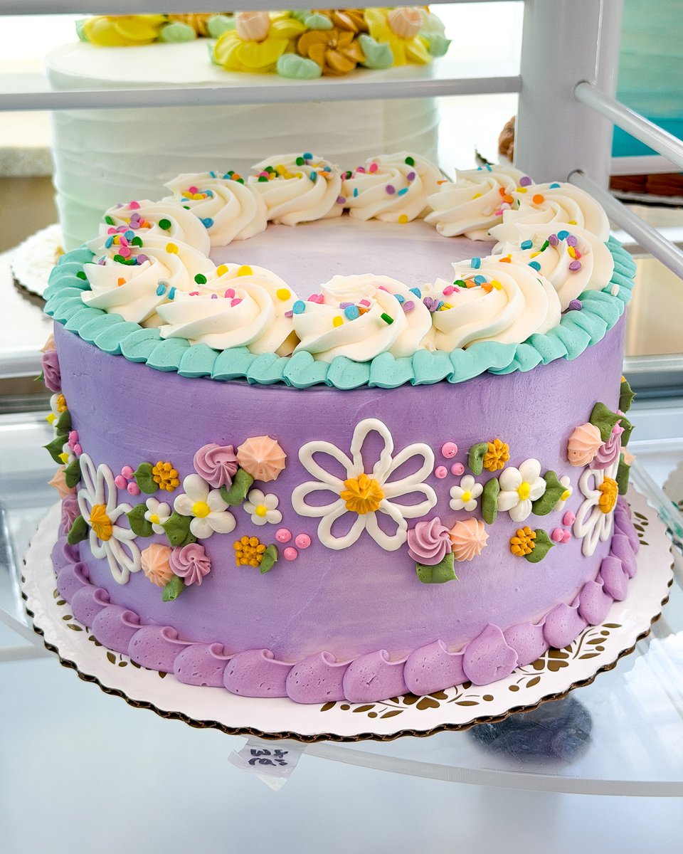 pastries51's tweet image. A little Friday cake appreciation post 😊

We're loving the designs our decorators have been putting out lately! Which one is your favorite?

#cake #cakedecorating #cakeart #bakery #pittsburgh #pittsburghbakery