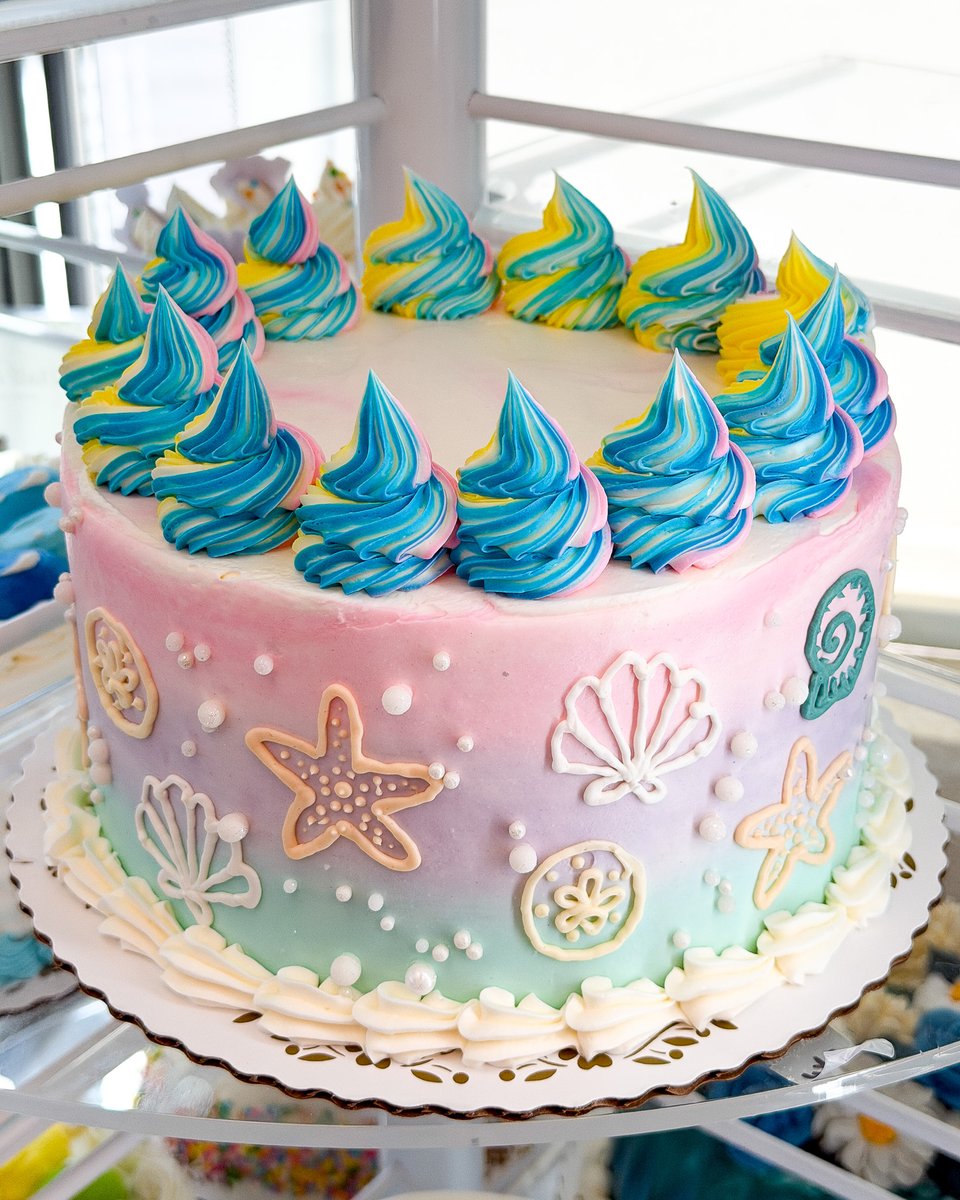 pastries51's tweet image. A little Friday cake appreciation post 😊

We're loving the designs our decorators have been putting out lately! Which one is your favorite?

#cake #cakedecorating #cakeart #bakery #pittsburgh #pittsburghbakery