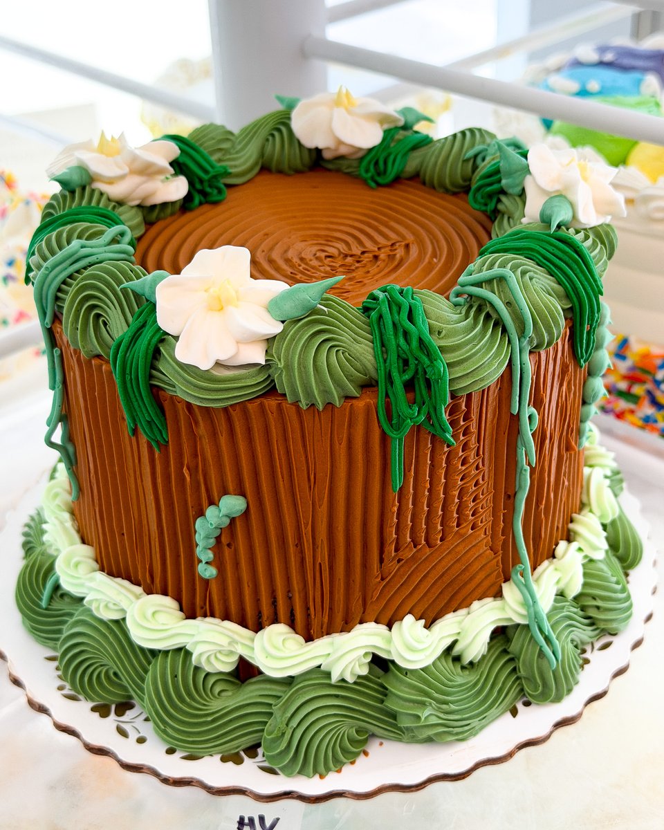 pastries51's tweet image. A little Friday cake appreciation post 😊

We're loving the designs our decorators have been putting out lately! Which one is your favorite?

#cake #cakedecorating #cakeart #bakery #pittsburgh #pittsburghbakery